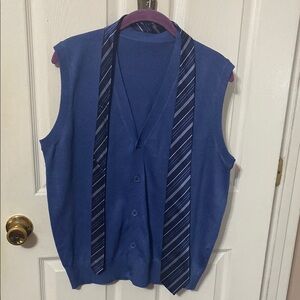 Men’s button down sweater vest with matching Feraricci tie